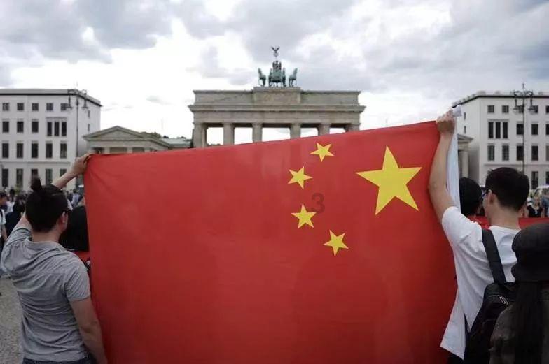 每天到医院探望 还带来热乎的饭菜 这位村支书把服务送到村民心坎里